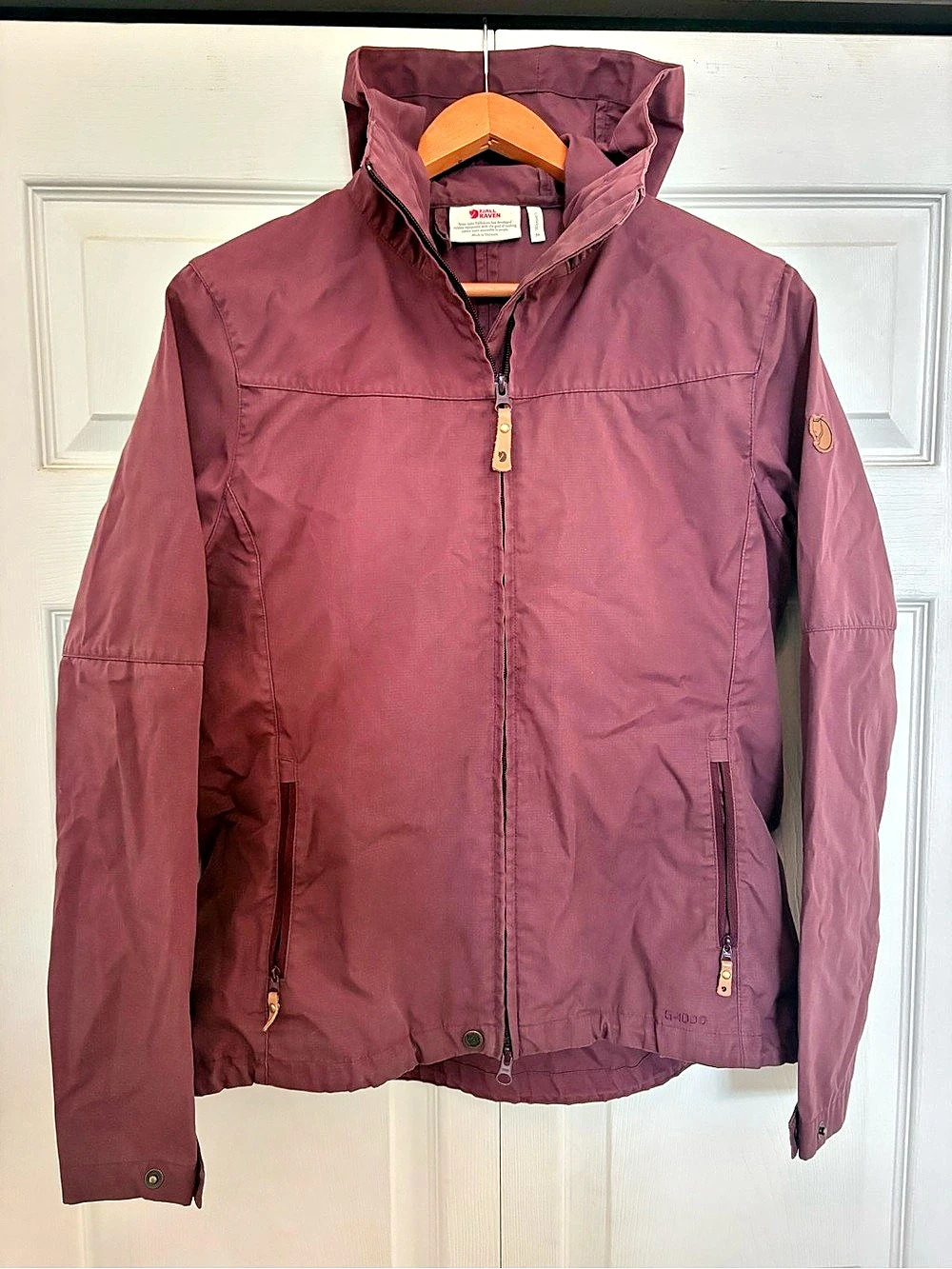 Fjällräven Singi Down Jacket W Hooded Jacket in Purple Size Medium